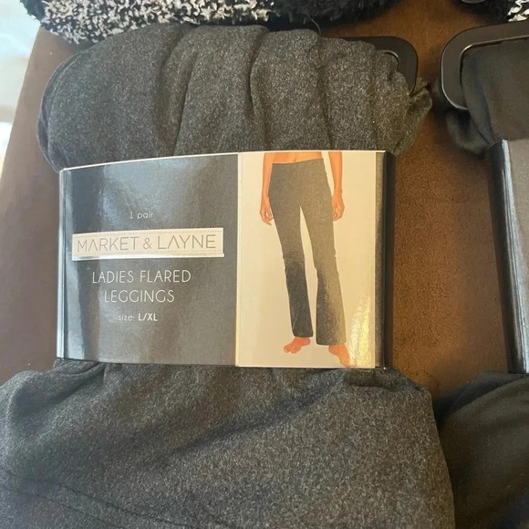 2 pair Ladies Flared Leggings 2 pair cozy sock liners L/XL - Picture 3 of 6